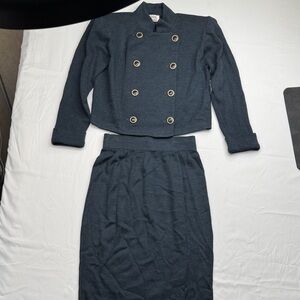 St. John Green knitted two piece suit size 8 double breasted and skirt vintage